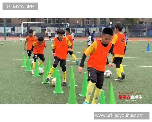 小学足球教学游戏的创新设计与实践探索促进学生全面发展